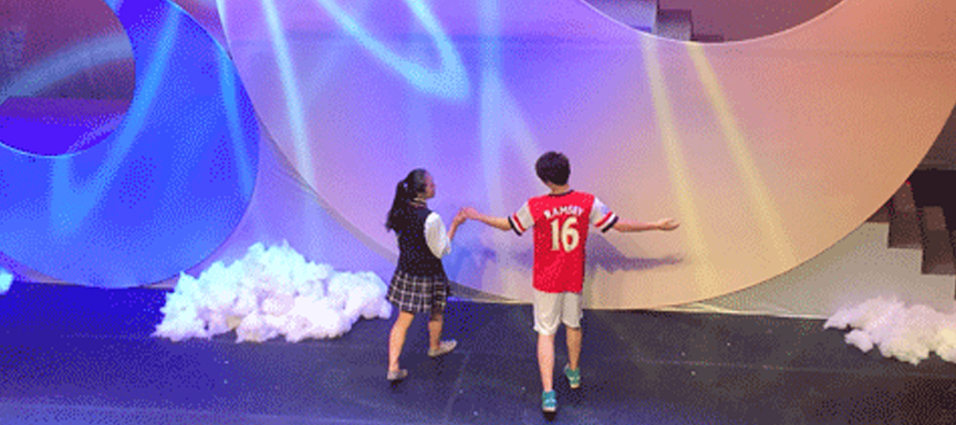 HR-31无线麦克风系统与陈文女师生艺朋共度春节联欢晚会